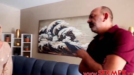 Сочная латинка в красном платье изменяет мужу с парнем