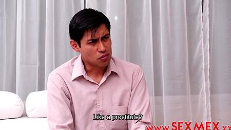 Сочная латинка раздвигает ноги и соблазняет на секс