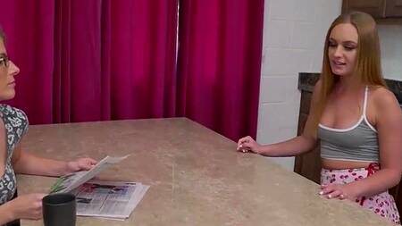 Отец трахает дочку не стесняясь...