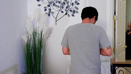 Девка знакомится с сестрой парня и лижет её пизду