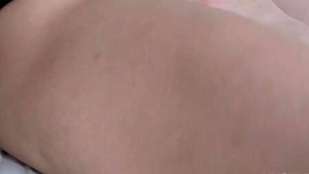 Парень разрешает кудрявой девушке трахнуться с его другом