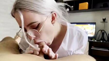 Парню по страховке причитается секс с медсестрой