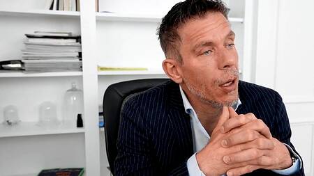 Босс на собеседовании дико ебет рыжую телку