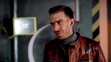 Блондинка андроид трахается с парнем из прошлого