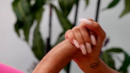 У девки вырос хуй, которым она трахнула подругу