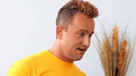 Попытался трахнуть соседку по комнате, но трахнул заодно и свою подругу в групповухе