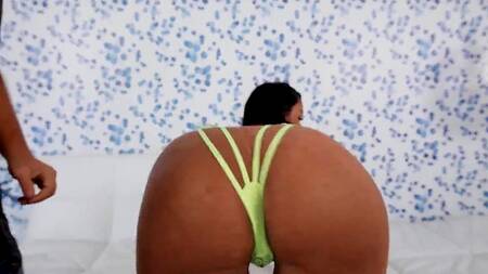 Вылизал сочную жопу негритянки и страстно её выебал