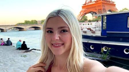 Ева Эльфи увидела Эйфелеву башню и теперь спешит ебаться