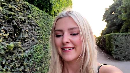 Ева Эльфи увидела Эйфелеву башню и теперь спешит ебаться