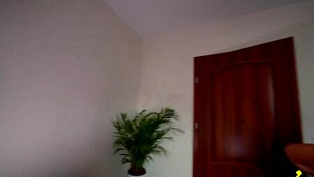 Мачеха с сочной попой очень хочет ебли с пасынком