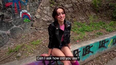 Повел худую незнакомку под мост и там её поимел за деньги