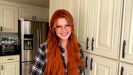 У брата получается развести на минет красивую сестру с рыжими волосами