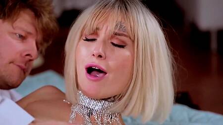 Татуированная богачка изменяет мужу с личным водителем