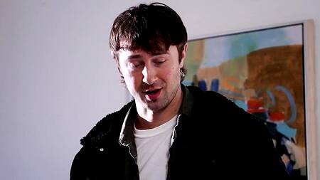 Парень на сеансе эротического массажа трахает красотку