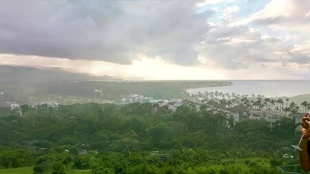 Мужик вместо своей девушки ебет на отдыхе негритянку