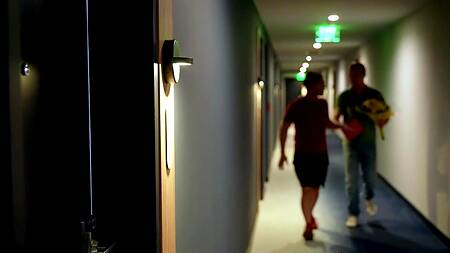 Парни мирятся с мачехой и ебет её вместо извинений