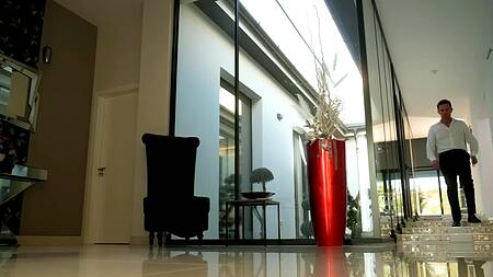 Красивая жена ставит мужа перед фактом и дает в жопу во время МЖМ