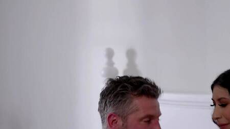 Азиатке хочется начать утро с анального секса