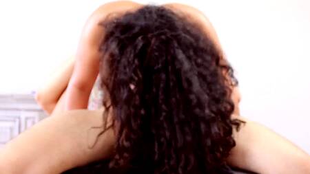 Смуглая телка трахается в позе наездницы после минета в позе 69