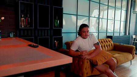 Постельная сцена в кино спровоцировала секс мачехи и пасынка