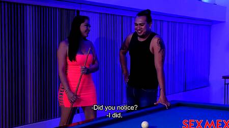 Мужик в бильярд клубе трахнул на столе зрелую латинку