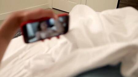 Пацан давно мечтал о сексе с мачехой и вот его мечта сбылась