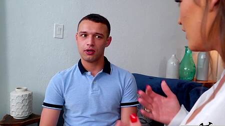 Фантазия пацана воплотилась в реальность, он поимел мачеху