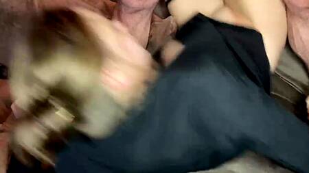 Муж наказывает пьяную жену, засовывает ей в анус бутылку