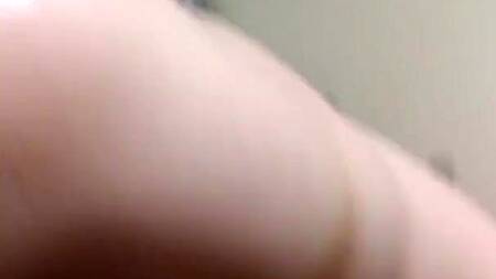 Шлюшка моется после любовника