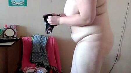 Светлана позирует голой.