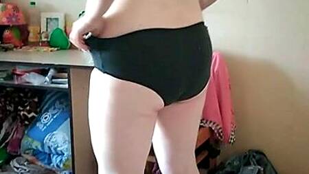 Светлана позирует голой.