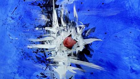 Художник на своей выставке трахает телку с розовыми волосами