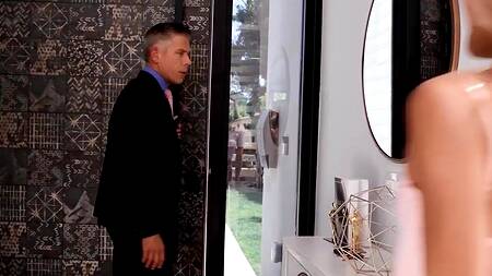 Азиатка в сексуальном белье напрашивается на жесткий трах