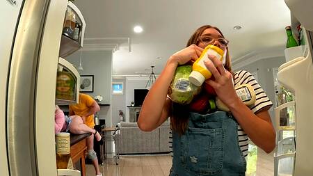 Мужик изменяет свой девушке, трахая жопастую подругу