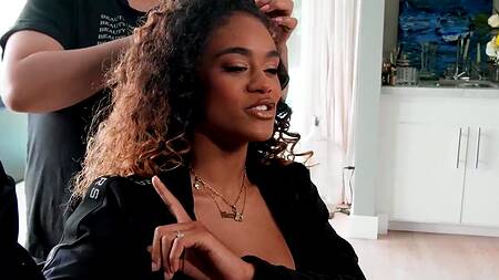 Жаркая мулатка Scarlit Scandal надевает портупею и дает в очко