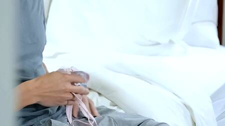 Пацан подрочил на трусики мачехи и трахнул её в киску