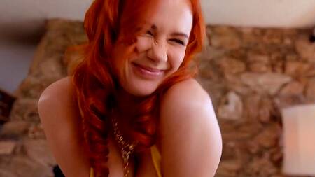 Рыжая милфа тащится от жесткой ебли и кричит