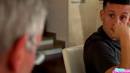 Две сестры ебутся с парнем пока отец не видит