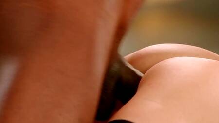 Зрелая блондинка Brandi Love наслаждается сексом с негром