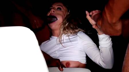 Мечта блондинки воплощается в реальность, её толпой ебут негры