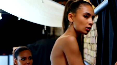 Модель после показа отдается в жопу богачу