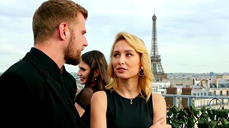 Модель после показа отдается в жопу богачу