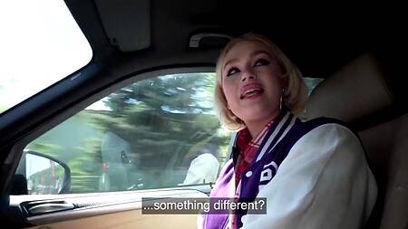 Благодарная студентка страстно трахается с парнем в машине