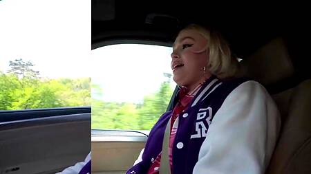 Благодарная студентка страстно трахается с парнем в машине