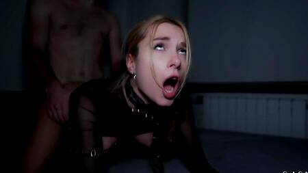 Девка в развратном белье спровоцировала жесткий секс