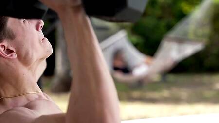 Красивая мачеха ебется в пасынком чтобы забеременеть