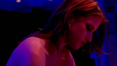 Рыжая проститутка любит деньги и свою работу