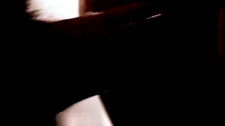 Пошел попить воды и трахнул ночью мать девушки