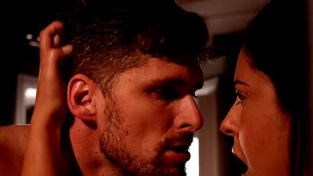 Пошел попить воды и трахнул ночью мать девушки