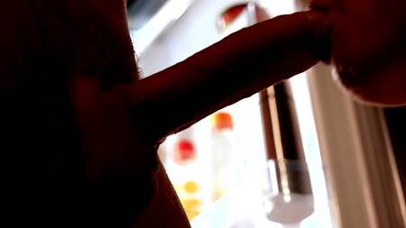 Пошел попить воды и трахнул ночью мать девушки